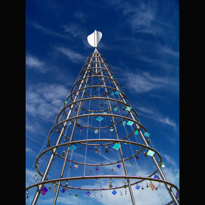 celebrates the rolling tallgrass blackland prairie that the City of Frisco sprang from and commemorates each year since its founding in 1902. Rising from a native prairie landscape, the conical tower shimmers with dancing wind bells: each marking one year of Frisco's history. Commissioned by the Frisco Arts Program Stainless steel, bronze, dichroic polycarbonate, plants Dimensions: 40' H X 19' W X 19'D